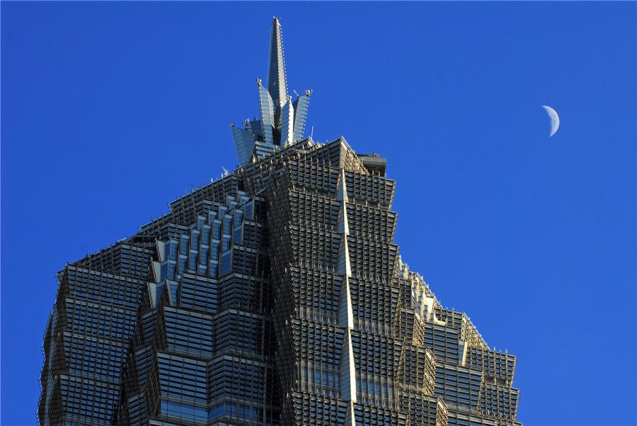 The building contains a shopping mall, offices and the Grand Hyatt Shanghai hotel, which at the time of completion was the highest hotel in the world. (Photo by Zheng Xianzhang/for chinadaily.com.cn)
