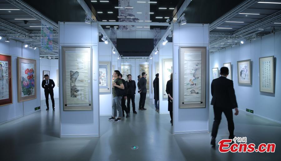 Visitors look at items on display ahead of the 53th China Guardian Quarterly Auctions in Beijing, March 20, 2019. China Guardian said more than 4,000 items, including Chinese paintings and calligraphy, rare books, letters and manuscripts, pieces of porcelain and jade, and other works of art, will be put up for auction from March 23 to 25. (Photo: China News Service/Yang Kejia)