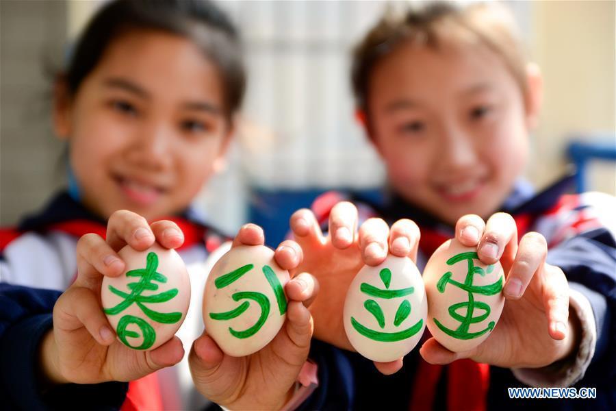 Students display their painted eggs as a part of the game at a primary school in Handan, north China\'s Hebei Province, March 20, 2018, one day ahead of \