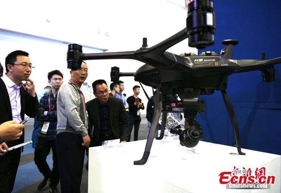 People look at a drone during the Huawei China Eco-Partner Conference 2019 at the Fuzhou Strait International Conference & Exhibition Center in Fuzhou, Fujian Province, March 21, 2019. (Photo: China News Service/Wang Dongming)