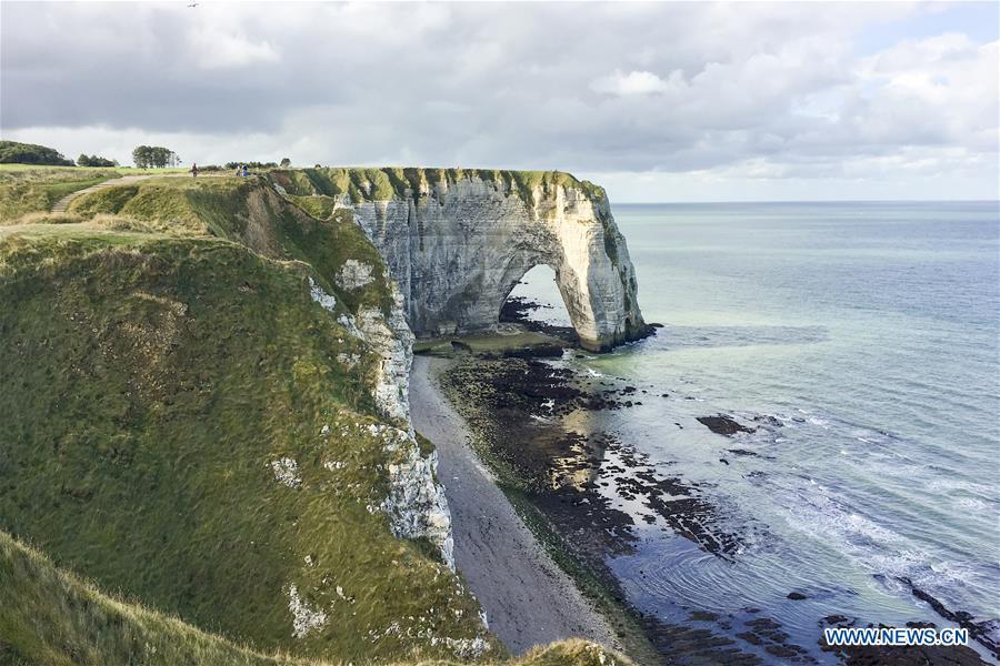 Photo taken on Sep. 15, 2018 shows the cliffs of Etretat, France. (Xinhua/Chen Yichen)