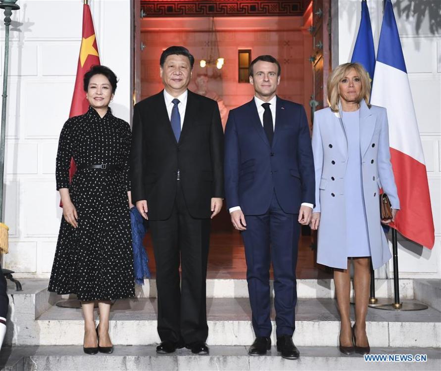 Chinese President Xi Jinping (2nd L) and his wife Peng Liyuan (1st L) pose for a group photo with French President Emmanuel Macron (2nd R) and his wife Brigitte Macron in the southern French city of Nice on March 24, 2019. Xi met with Macron in Nice on Sunday. (Xinhua/Xie Huanchi)