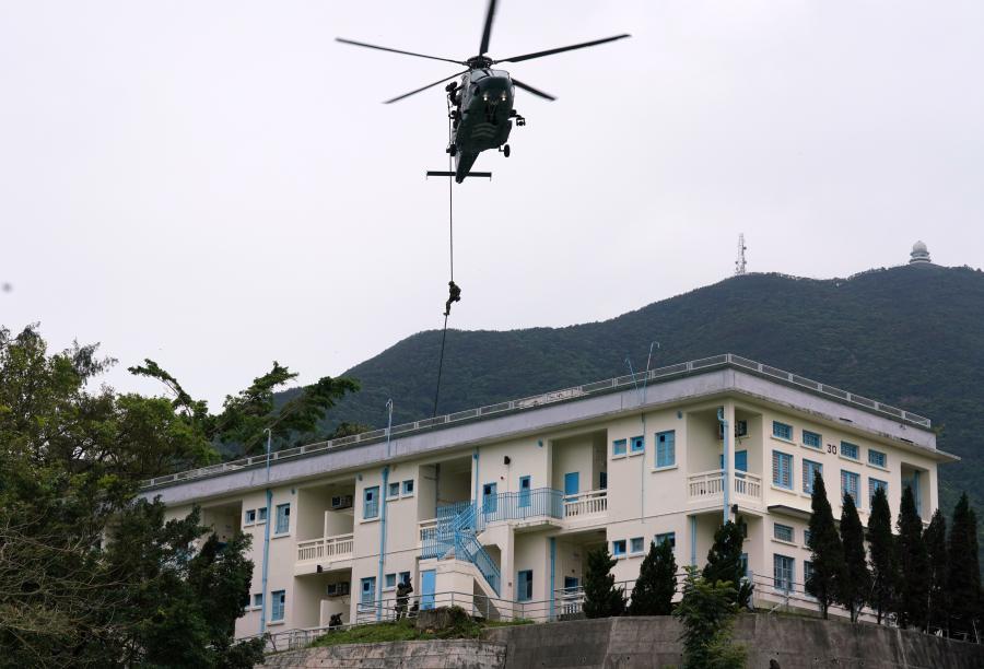 An anti-terrorism drill, code-named Powersky, takes place at Lei Yue Mun Park, Hong Kong, March 25, 2019. The drill simulated scenarios including a terrorist attack with explosives and toxic chemical gas. The operation was aimed at promoting counter-terrorism awareness among the public and enhancing coordination in the Inter-departmental Counter Terrorism Unit (ICTU), established in April 2018. (Photo: China News Service/Zhang Wei)
