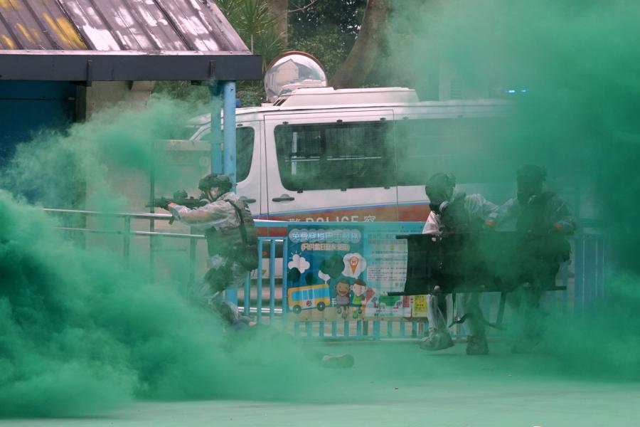 An anti-terrorism drill, code-named Powersky, takes place at Lei Yue Mun Park, Hong Kong, March 25, 2019. The drill simulated scenarios including a terrorist attack with explosives and toxic chemical gas. The operation was aimed at promoting counter-terrorism awareness among the public and enhancing coordination in the Inter-departmental Counter Terrorism Unit (ICTU), established in April 2018. (Photo: China News Service/Zhang Wei)