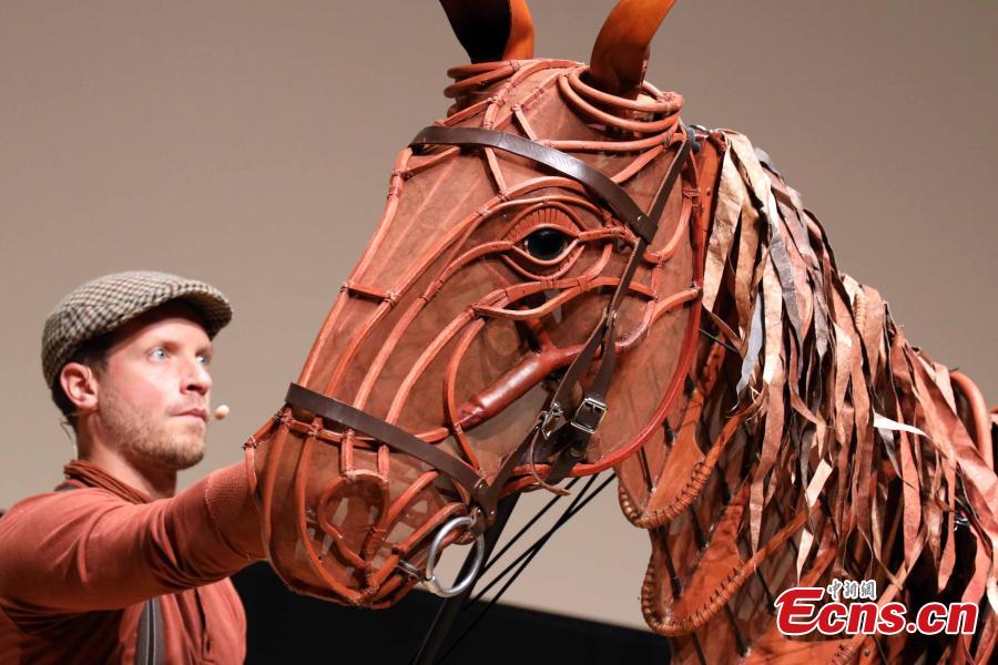 The life-size horse puppet Joey and puppeteer Shaun McKee from the production of the War Horse visit Hong Kong, March 25, 2019. Based on Michael Morpurgo\'s novel, the National Theatre of Great Britain production of War Horse is about a young boy called Albert and his horse. (Photo: China News Service/Hong Shaokui)