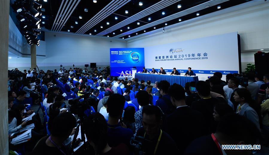 A press conference for the Boao Forum for Asia (BFA) annual conference and BFA flagship reports is held in Boao, south China\'s Hainan Province, March 26, 2019. (Xinhua/Yang Guanyu)