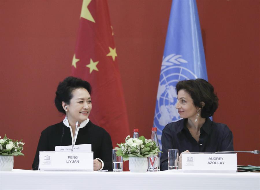 Peng Liyuan(L), wife of Chinese President Xi Jinping, and UNESCO special envoy for the advancement of girls\' and women\'s education, attends the special session on girls\' and women\'s education in Paris, France, March 26, 2019. (Xinhua/Ding Lin)