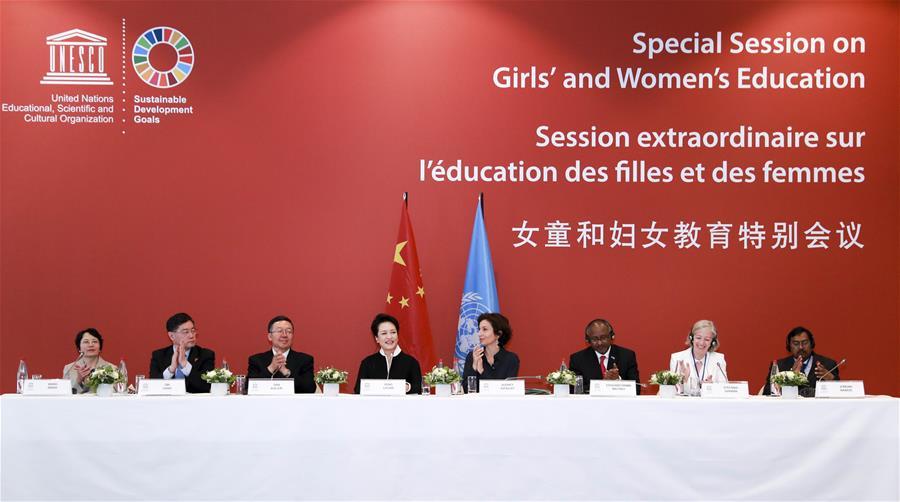Peng Liyuan(4th L), wife of Chinese President Xi Jinping, and UNESCO special envoy for the advancement of girls\' and women\'s education, attends the special session on girls\' and women\'s education in Paris, France, March 26, 2019. (Xinhua/Ding Lin)