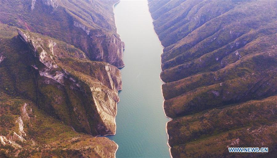 Photo taken on March 26, 2019 shows a view of the Wuxia Gorge, one of the Three Gorges on the Yangtze River, in Wushan County, southwest China\'s Chongqing Municipality. (Xinhua/Wang Quanchao)