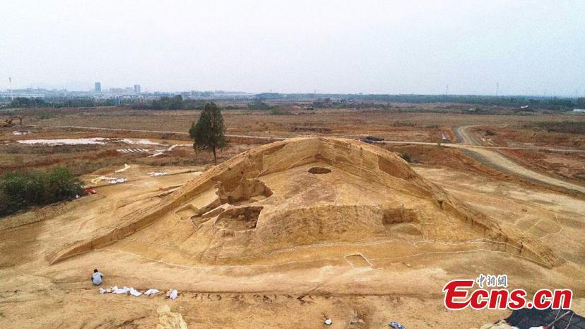 A view of the excavation at a tomb of the Spring and Autumn Period in  Shangxing Town, Liyang City, East China’s Jiangsu Province. . The tomb complex, a circular mound, has a diameter of about 40 meters and a height of four meters. Archaeologists have unearthed more than 100 artefacts from the site, including pottery jars and other vessels. The eggshells were found in the No. 11 tomb, along with other utensils. (Photo: China News Service/Shi Jun)