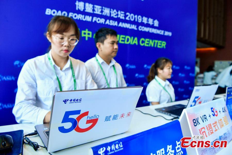 China Telecom showcases its 5G service at the media center of the Boao Forum for Asia annual conference in Boao, Hainan Province, March 26, 2019. China Telecom showcased its 5G service at the media center, allowing 4K ultra-high-definition reports from the event, being held from March 26 to 29. Boao is one of two places in the island province where China Telecom is testing the 5G service. (Photo: China News Service/Luo Yunfei)