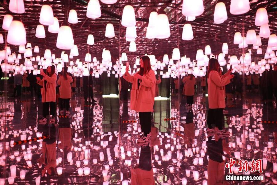 A visitor takes photos at the exhibition Traversing Through Fantasy held in Changzhou, East China\'s Jiangsu province, March 27, 2019. (Photo: China News Service/Yang Bo)