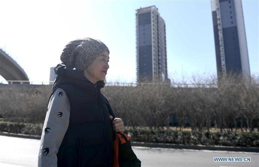 Bai Jinqin, a 74-year-old bodybuilding adept, walks home after exercising at a gym in north China\'s Tianjin, March 13, 2019. Bai has kept exercising for 14 years. After finishing her housework, Bai likes to spend one hour every day at the gym to build her body. The hobby has rewarded her with good physique and energy. (Xinhua/Yue Yuewei)