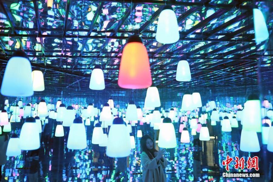 The exhibition Traversing Through Fantasy is held in Changzhou, East China\'s Jiangsu province, March 27, 2019.