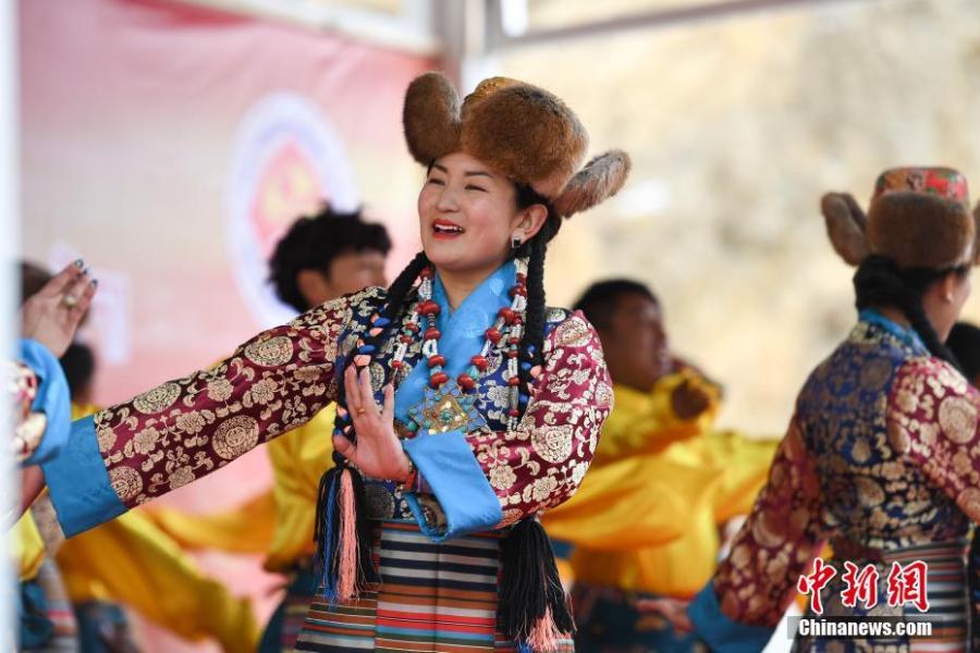 A performance marks the 60th anniversary of democratic reform in Lhasa, Southwest China\'s Tibet Autonomous Region, March 27, 2019. Various events, such as the flag-raising ceremony, performances and photo exhibitions to highlight the strides made in six decades, have been held across many areas in the autonomous region.  Thursday marks the 60th anniversary of democratic reform that abolished ruthless theocracy and serfdom, and established a socialist system that has seen booming economic, political, religious, cultural and social development on the plateau. (Photo: China News Service/He Penglei)