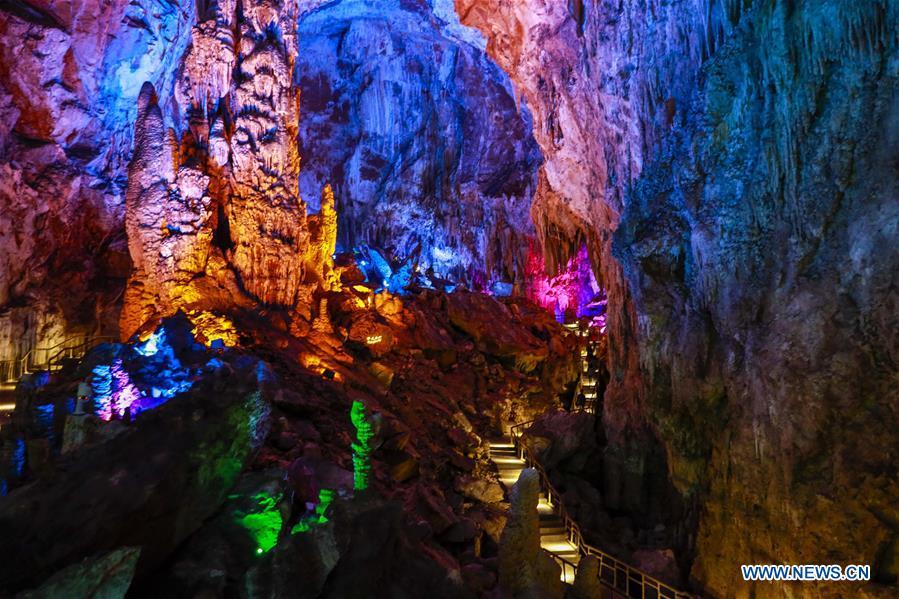 Photo taken on March 26, 2019 shows karst landscape inside the Furong Cave in Wulong District of Chongqing, southwest China. The Wulong Furong Cave was listed as a UNESCO world natural heritage site in 2007. (Xinhua/Liu Chan)