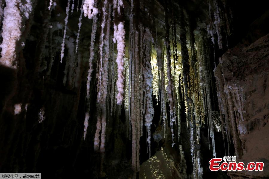 Salt stalactites are seen inside the Malham Cave, which Israeli researchers say is the world\'s longest salt cave, in Mount Sodom near the Dead Sea, Israel, March 27, 2019. (Photo/Agencies)