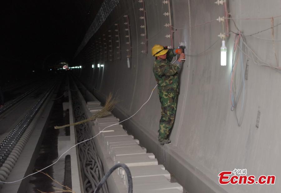 A worker inside the Nankou Tunnel, part of the Beijing-Zhangjiakou High-speed Railway in Changping District, Beijing, March 28, 2019. Construction of the main structure of the tunnel is now complete. The tunnel is 3,032 meters long and has a designed speed of 250 kilometres per hour. The 174-km-long railway is a major transportation project for the 2022 Winter Olympic Games. (Photo: China News Service/Jia Tianyong)