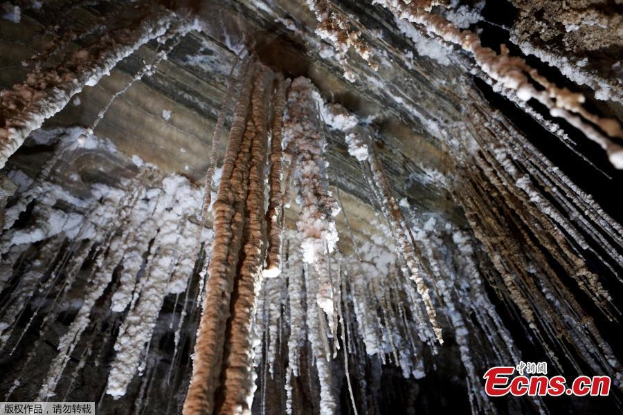 Salt stalactites are seen inside the Malham Cave, which Israeli researchers say is the world\'s longest salt cave, in Mount Sodom near the Dead Sea, Israel, March 27, 2019. (Photo/Agencies)