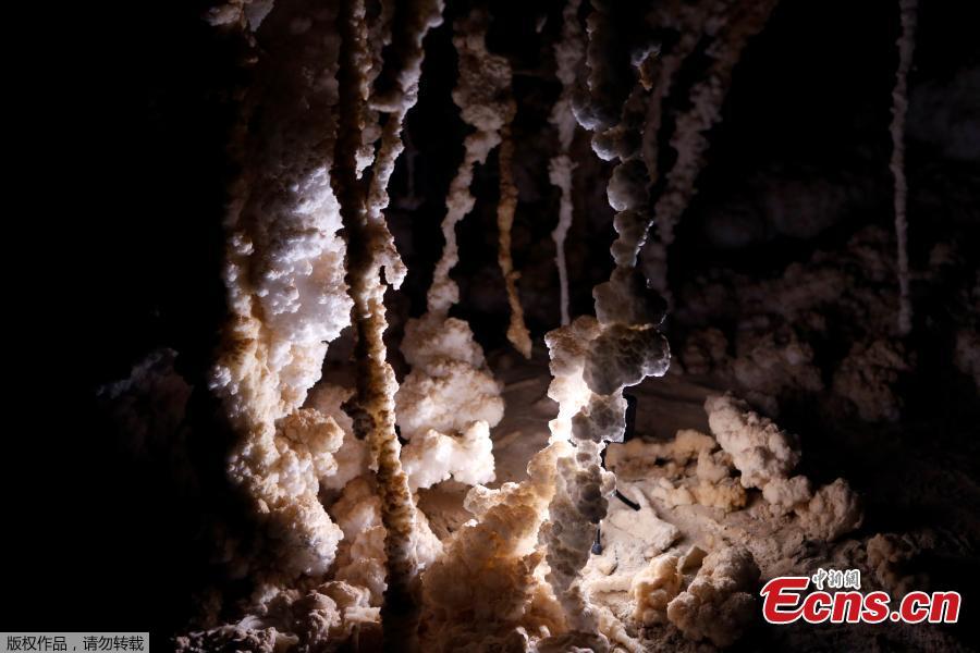 Salt formations are seen inside the Malham Cave, which Israeli researchers say is the world\'s longest salt cave, in Mount Sodom near the Dead Sea, Israel, March 27, 2019. (Photo/Agencies)