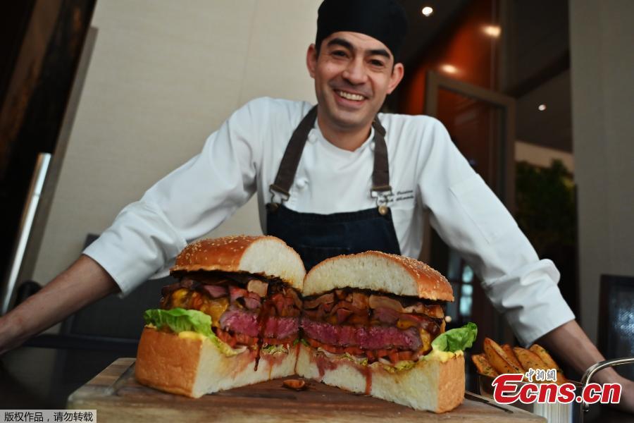 Chef Patrick Shimada\'s giant burger to celebrate the new emperor weighs 3kg and costs US$900.