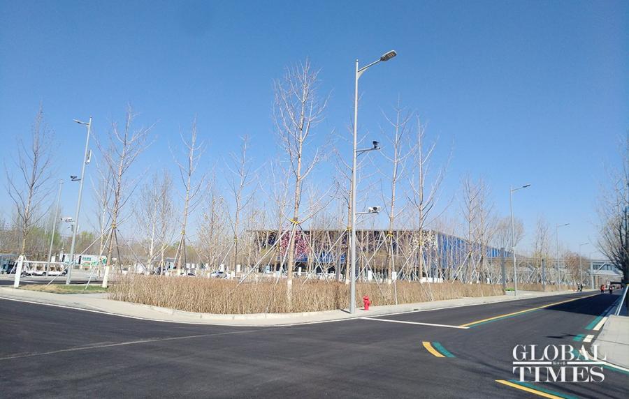 Photo taken on Sunday shows the business office area and commercial street in Xiongan Citizen Service Center. (Photo: Yang Kunyi/GT)