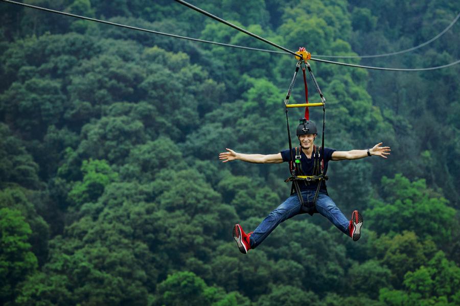 China\'s longest strop ropeway will be in full operation in the beginning of April in Guangzhou, capital of Guangdong Province. (Photo provided to chinadaily.com.cn)

China\'s longest strop ropeway will be in full operation starting this April in Guangzhou, capital of Guangdong Province, according to a statement released by Baiyun Mountain Scenic Spot, the ropeway operator, on Thursday.

With a total length of 1,500 meters, the facility has been designed for a maximum speed of 120 kilometers per hour and is expected to be a major attraction for the city\'s tourism industry.

It will take riders around two minutes to travel across the valley, while taking road transportation on the same route is estimated to take upwards of an hour.

The ropeway, which has a drop of more than 200 meters, offers six different lines tailored to visitors with varied weights and looking for diversified speeds. In general it covers Moxingling, the highest peak of the mountain, as well as Huangpodong Reservoir at the foot of the mountain.

A safety braking system is placed at the destination to guarantee visitors enjoy the vertigo-inducing adventure without causing any physical damage.

Operators of the facility hope the new installation will bring visitors to the spot from both home and abroad.

Previously the longest strop ropeway in service in China was at the Huaguoshan mountain scenic spot in Lianyungang, East China\'s Jiangsu Province. That 788-meter-long ropeway has a drop of 136 meters.