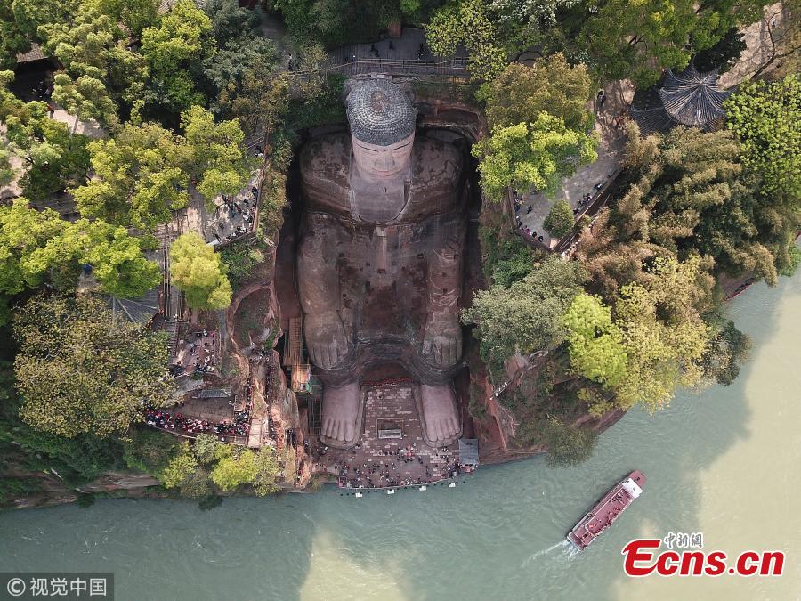 The Jiuqu Zhandao (Nine Bends Plank Road) reopens to tourists at the Leshan Giant Buddha, a UNESCO world heritage site, April 1, 2019. Sixty centimetres at its most narrow and just under one-and-a-half meters at its widest point, the path has 217 steps that wind along a cliff. Standing 71 meters high, the statue was carved out of a hillside in the 8th century and looks down on the confluence of three rivers. (Photo/VCG）