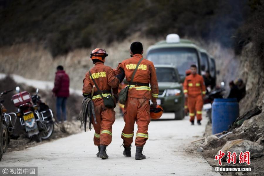 Zhang Haifeng, who injured his foot while putting out a forest fire, walks with the help of a fellow firefighter in Aba, Sichuan Province, Feb. 23, 2019. (Photo/Agencies)

A massive forest fire erupted this weekend killing 27 firefighters and three helpers in southwest China\'s Sichuan Province. All of their bodies were found on Monday, with 24 firemen being in their 20s. Young and enthusiastic, Chinese firefighters save nature and protect people and animals from danger.