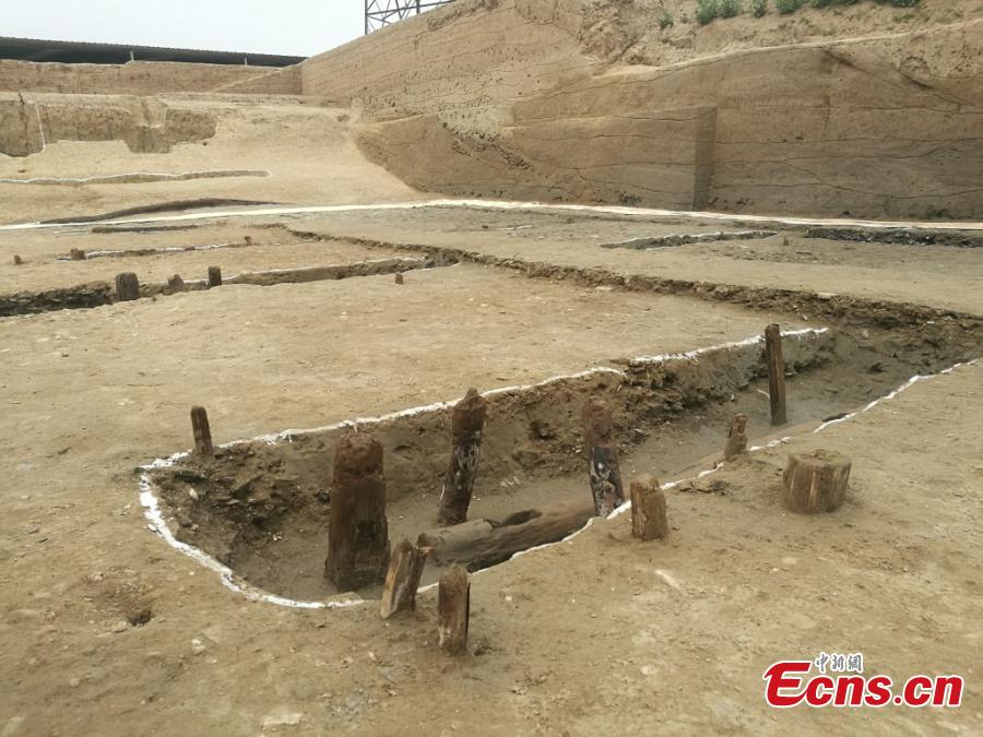 A view of an excavation at the Huangsipu ruins in Yangshe Town, Zhangjiagang City, Jiangsu Province, April 2, 2019. Archaeologists have agreed the ruins are where Jianzhen, a Buddhist monk in the Tang Dynasty (618-907), set off to visit Japan in his sixth, and also final, attempt to do so. Nanjing Museum has organized six excavations at the site since 2008, discovering remains of a bridge, a house and a well dating back to the Tang and Song dynasties. Huangsipu is considered to have been an important port on the lower reaches of the Yangtze River. (Photo: China News Service/Zhong Sheng)