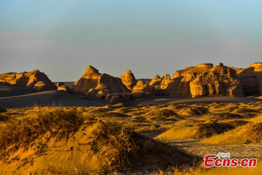 A view of the unique Yadan landforms in the Moguicheng (Monster City) scenic spot at Dunhuang City, Northwest China\'s Gansu Province, in April 2019. Photography lovers flock to scenic area take photos of the dry landscape eroded by wind. (Photo: China News Service/Wang Binyin)