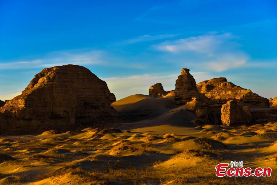 A view of the unique Yadan landforms in the Moguicheng (Monster City) scenic spot at Dunhuang City, Northwest China\'s Gansu Province, in April 2019. Photography lovers flock to scenic area take photos of the dry landscape eroded by wind. (Photo: China News Service/Wang Binyin)