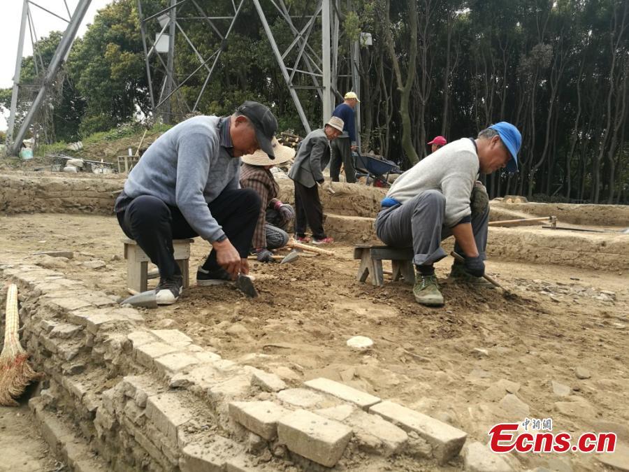 A view of an excavation at the Huangsipu ruins in Yangshe Town, Zhangjiagang City, Jiangsu Province, April 2, 2019. Archaeologists have agreed the ruins are where Jianzhen, a Buddhist monk in the Tang Dynasty (618-907), set off to visit Japan in his sixth, and also final, attempt to do so. Nanjing Museum has organized six excavations at the site since 2008, discovering remains of a bridge, a house and a well dating back to the Tang and Song dynasties. Huangsipu is considered to have been an important port on the lower reaches of the Yangtze River. (Photo: China News Service/Zhong Sheng)