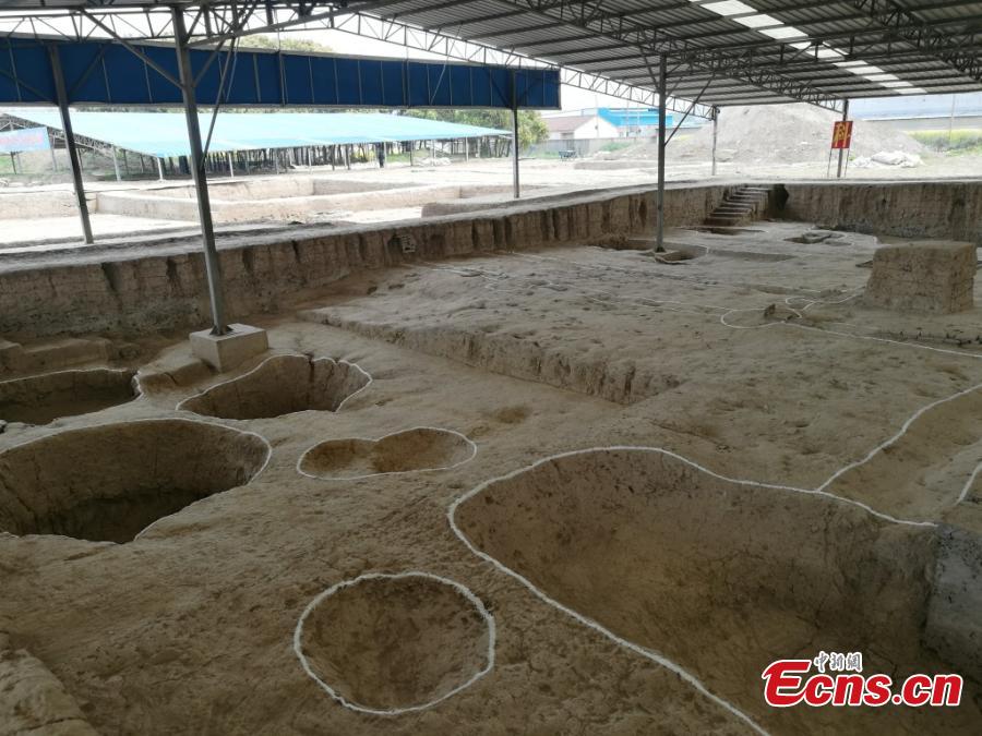 A view of an excavation at the Huangsipu ruins in Yangshe Town, Zhangjiagang City, Jiangsu Province, April 2, 2019. Archaeologists have agreed the ruins are where Jianzhen, a Buddhist monk in the Tang Dynasty (618-907), set off to visit Japan in his sixth, and also final, attempt to do so. Nanjing Museum has organized six excavations at the site since 2008, discovering remains of a bridge, a house and a well dating back to the Tang and Song dynasties. Huangsipu is considered to have been an important port on the lower reaches of the Yangtze River. (Photo: China News Service/Zhong Sheng)