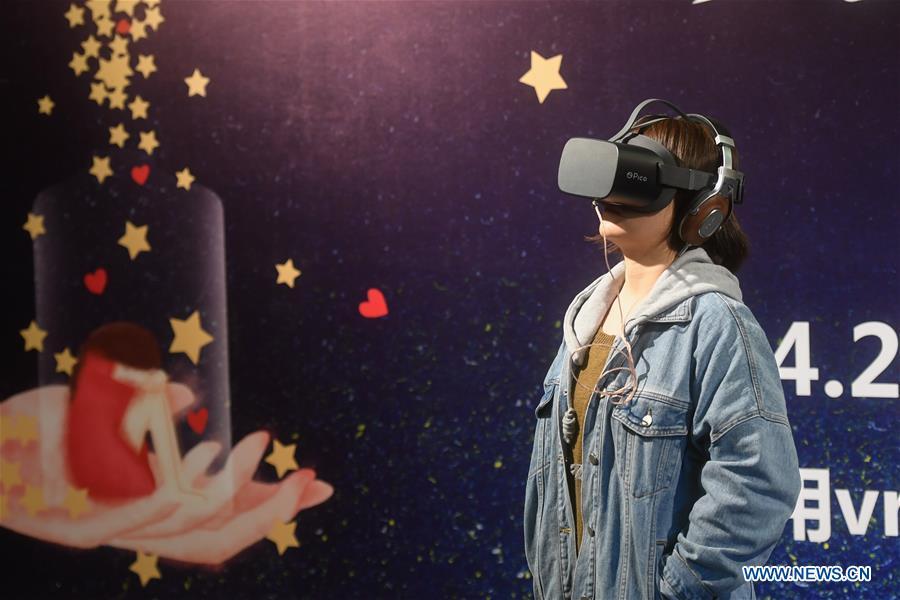 A woman tries on a VR headset that simulates the life of people with Autism Spectrum Disorder (ASD) in Hangzhou, east China\'s Zhejiang Province, April 2, 2019, the World Autism Awareness Day. World Autism Awareness Day on April 2 every year is designated to encourage member states of the United Nations to take measures to raise awareness about people with ASD throughout the world. (Xinhua/Huang Zongzhi)