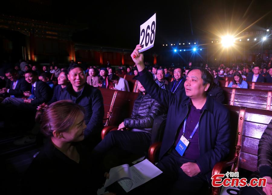 A charity auction of copies of historical royal lanterns at the Palace Museum, April 2, 2019. The Palace Museum raised 20.05 million yuan ($2.98 million) after auctioning off of a pair of historically accurate Heavenly Lanterns (tian deng), a pair of Longevity Lanterns (wanshou deng) and five pairs of smaller royal lanterns. The lanterns were accurate copies based on archives from the Qing Dynasty (1644-1911) and used at the museum\'s special exhibition for this year\'s Spring Festival. The money raised from the auction will be used to sponsor education and cultural programs in impoverished regions. (Photo: China News Service/Yang Kejia)