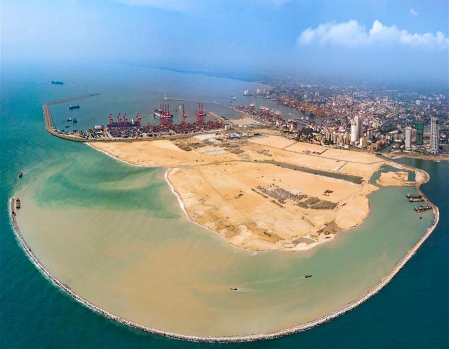 The Colombo Port City is seen under construction in Colombo, Sri Lanka on April 22, 2018. (Photo/Xinhua)
The China-funded Colombo Port City, the largest project between China and Sri Lanka under the Belt and Road Initiative, completed land reclamation of 269 hectares in January.

In addition, hydro-structure construction will be completed by the middle of this year. The port city\'s municipal facilities construction is expected to be completed in July 2020. At the same time, investment promotion of the city is also being carried out.

The $1.4 billion project, co-developed by Sri Lanka\'s government and China Communication Construction Co Ltd, is expected to bring 83,000 jobs to locals in 20 years.