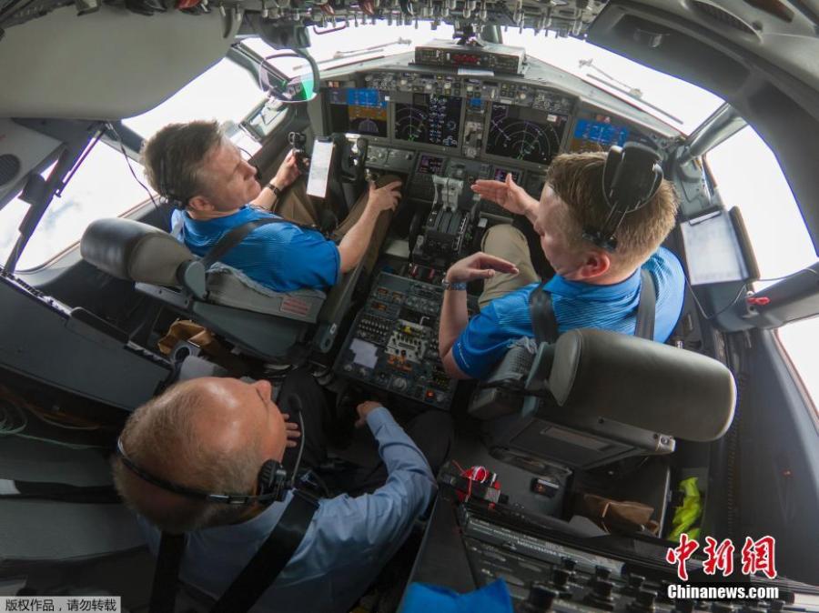 Boeing Chairman, President and CEO Dennis Muilenburg joined Boeing test pilots aboard a 737 MAX 7 flight for a demonstration of the updated MCAS software, April 3, 2019. (Photo/Agencies)