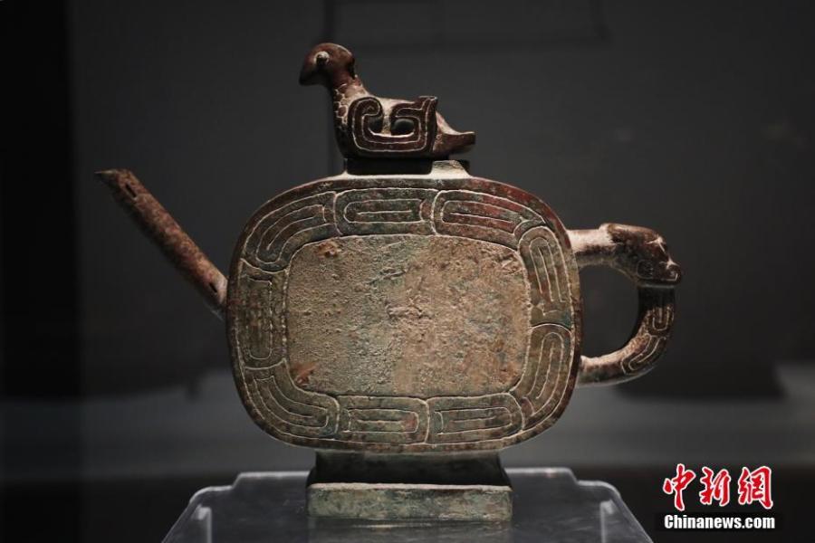 Displays at the relics museum of the Rui state in Liangdai Village in Hancheng City, Shaanxi Province, April 3, 2019. The museum is built upon the tomb complex of the Rui state during ancient China\'s Zhou Dynasty (1046 BC - 256 BC). Inscriptions on bronze vessels from the tombs indicated the occupants were the monarchs of the Rui state and their spouses. (Photo: China News Service/Zhao Hao)