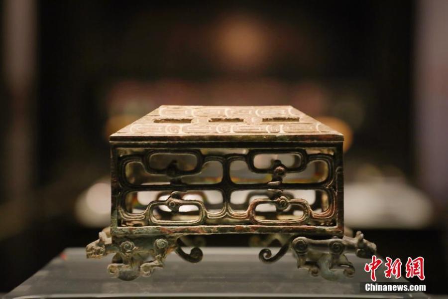 Displays at the relics museum of the Rui state in Liangdai Village in Hancheng City, Shaanxi Province, April 3, 2019. The museum is built upon the tomb complex of the Rui state during ancient China\'s Zhou Dynasty (1046 BC - 256 BC). Inscriptions on bronze vessels from the tombs indicated the occupants were the monarchs of the Rui state and their spouses. (Photo: China News Service/Zhao Hao)