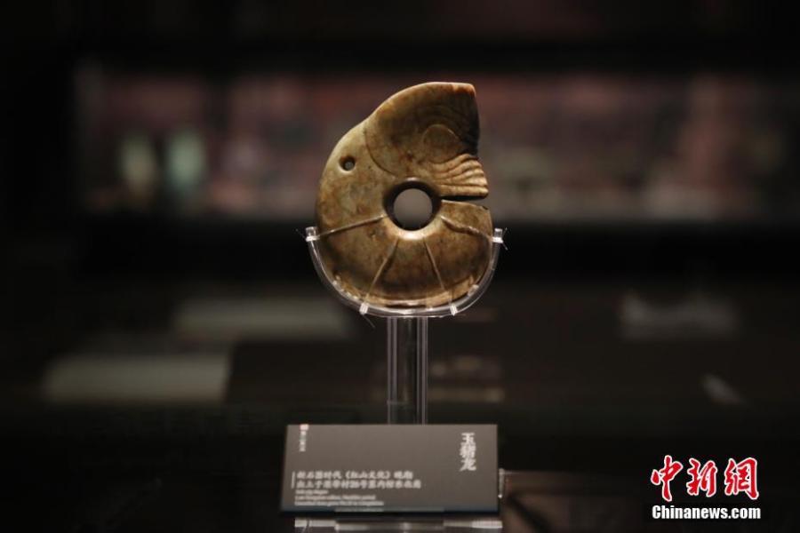 A jade carved pig dragon is on display at the relics museum of the Rui state in Liangdai Village in Hancheng City, Shaanxi Province, April 3, 2019. The museum is built upon the tomb complex of the Rui state during ancient China\'s Zhou Dynasty (1046 BC - 256 BC). Inscriptions on bronze vessels from the tombs indicated the occupants were the monarchs of the Rui state and their spouses. (Photo: China News Service/Zhao Hao)