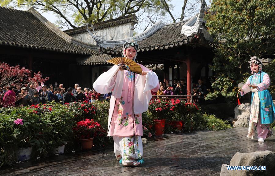 Artists perform China\'s Kunqu opera \