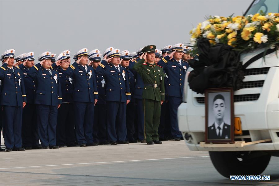 The remains of Xu Penglong, Zhao Yongyi, Zhang Shuai and Kang Rongzhen, martyrs who died while fighting a forest fire in southwest China\'s Sichuan Province, are taken back to their hometown in Linyi, east China\'s Shandong Province, April 5, 2019. (Xinhua/Zhu Wutao)
