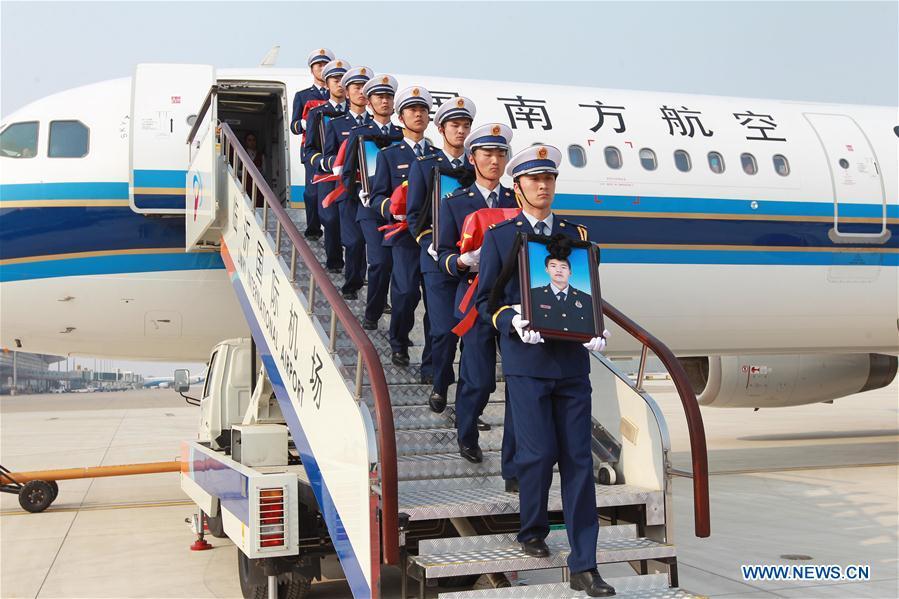 The remains of Xu Penglong, Zhao Yongyi, Zhang Shuai and Kang Rongzhen, martyrs who died while fighting a forest fire in southwest China\'s Sichuan Province, are taken back to their hometown in Linyi, east China\'s Shandong Province, April 5, 2019. (Xinhua/Zhu Wutao)