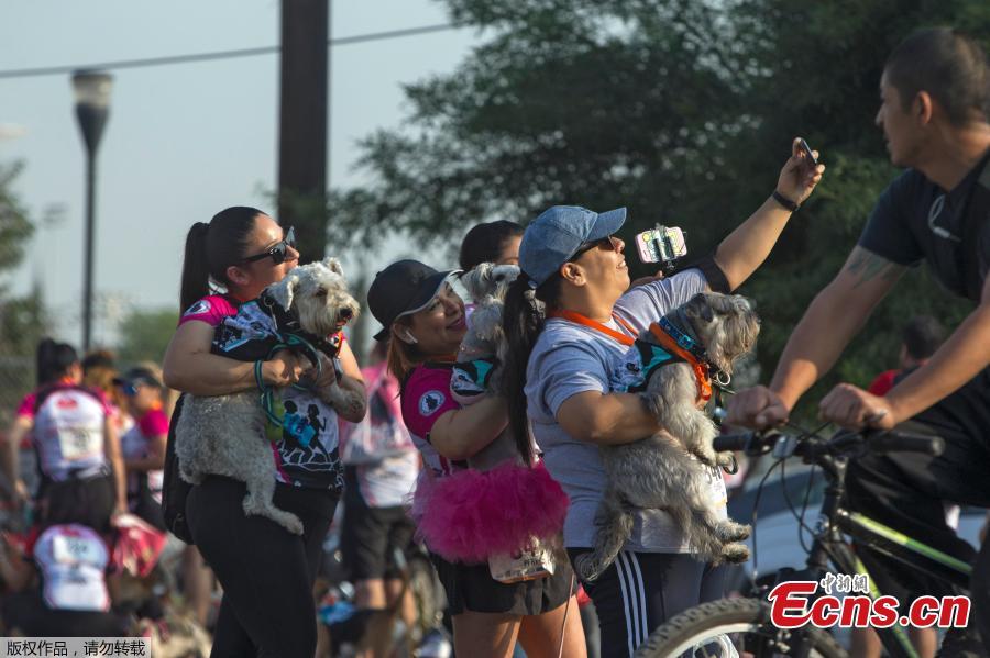 A woman makes a selfie at the end of the Dog & Human Race Monterrey 2019, in order to foster coexistence with pets in Monterrey, Mexico, on April 7, 2019. (Photo/Agencies)