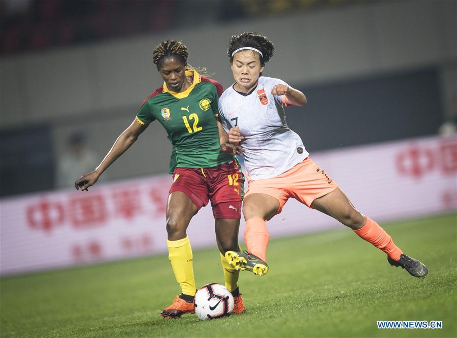 Claudine Meffometou (L) of Cameroon vies with Wang Shuang of China during the final match between China and Cameroon at the 2019 International Women\'s Football Tournament in Wuhan, central China\'s Hubei Province, April 7, 2019. China won 1-0. (Xinhua/Xiao Yijiu)