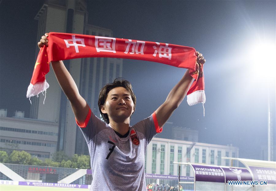 Wang Shuang of China greets spectators after the final match between China and Cameroon at the 2019 International Women\'s Football Tournament in Wuhan, central China\'s Hubei Province, April 7, 2019. (Xinhua/Xiao Yijiu)