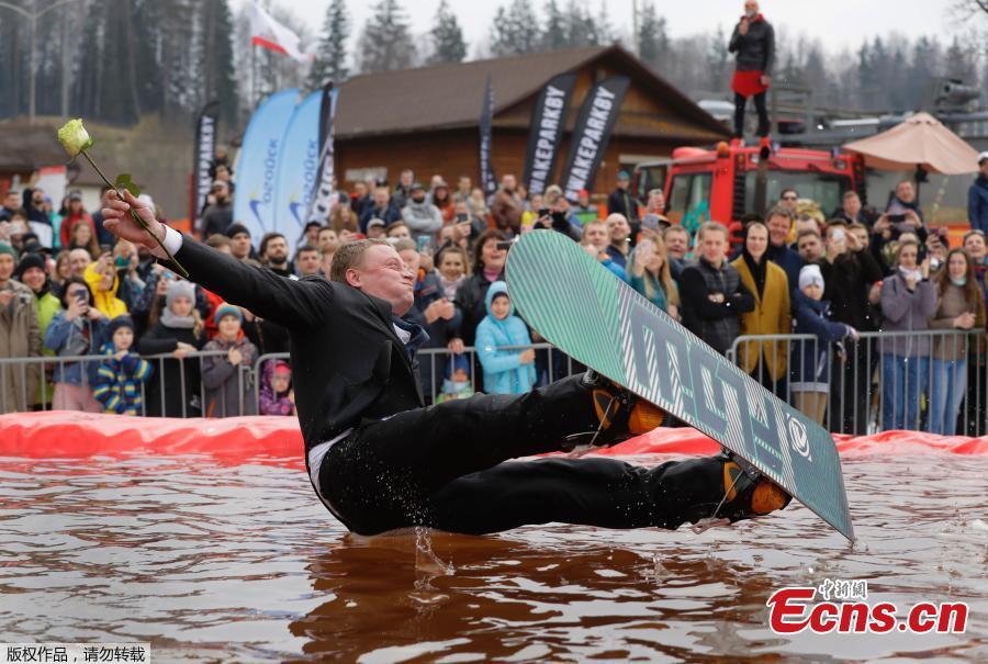 A snowboarder takes part in the comic competition \