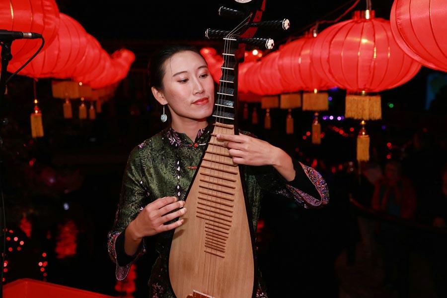 A Chinese musician plays the pipa, the four-stringed Chinese lute, during the 10th Chinese Lantern Festival in Hastings, New Zealand, on April 5, 2019. (Photo/Chinaculture.org)