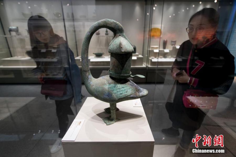 Cultural relics on display at a ceremony in Shanxi Province, April 9, 2019. Shanxi police handed over 12,633 cultural relics seized in campaigns combating all kinds of crimes related to antiquities since 2018 to the Shanxi Provincial Cultural Relics Bureau on Tuesday, including 73 first-class state relics. (Photo: China News Service/Li Tingyao)